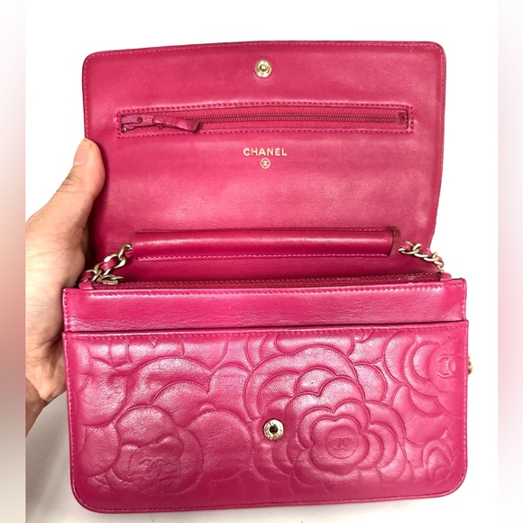 ๐ฏ CHANEL CC Camilia Fuschia Lambskin Leather Wallet on Chain w/ auth card - Picture 5 of 15